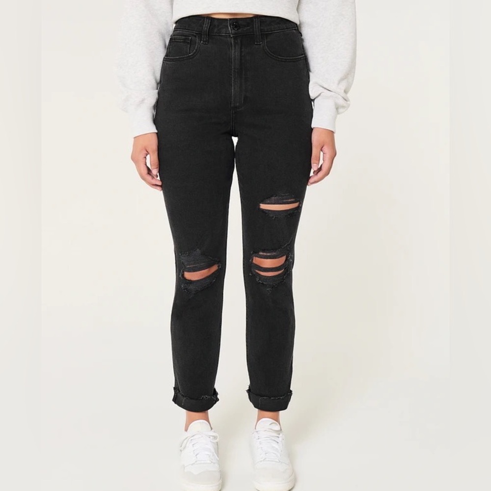 Hollister Curvy Ultra High-Rise Ripped Mom Jeans